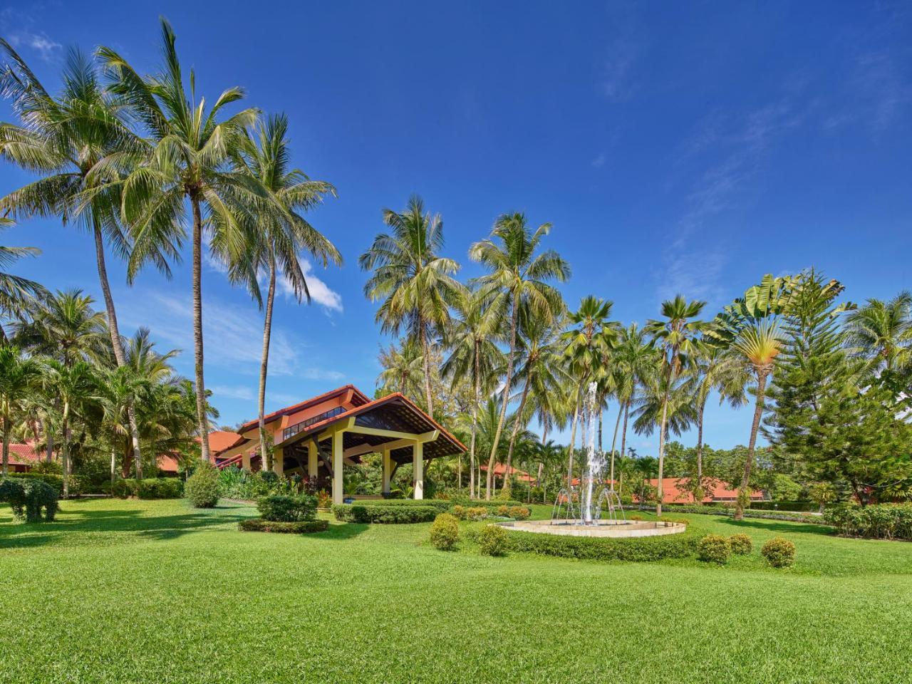 Dusit Thani Laguna Phuket Παραλία Μπανγκ Ταο Εξωτερικό φωτογραφία The resort's main lawn